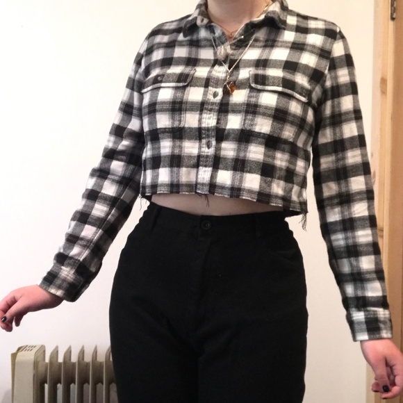 black and white cropped flannel - Picture 1 of 4